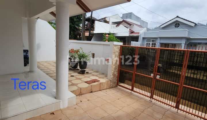 Mertilang Street House, Bintaro Jaya in Sector 9-Bintaro, South Tangerang