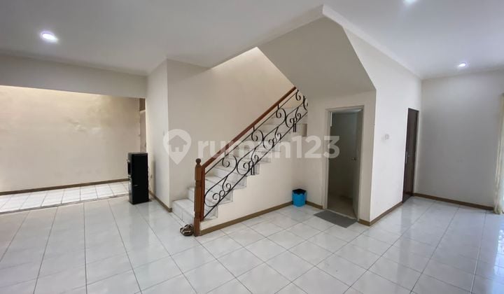 Dekat Scbd, Dijual Rumah Siap Huni di Ciomas Keb Baru Jakarta Selatan