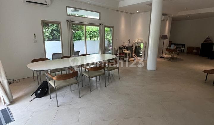 Near SCBD, Ready-to-Occupy House for Rent in Widya Chandra, Kuningan, South Jakarta