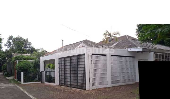 Near GBK, Land-Counted House for Sale in Cidodol, South Jakarta
