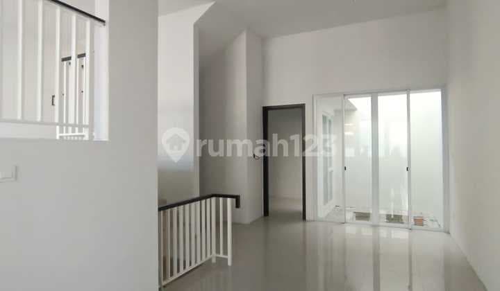 Dijual Rumah Citra 8 Siap Huni 8X15, 3 Lantai Pegadungan