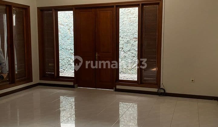 Rumah 2 Lantai Bagus di Jl. Hanglekir,kebayoran, Jakarta Selatan