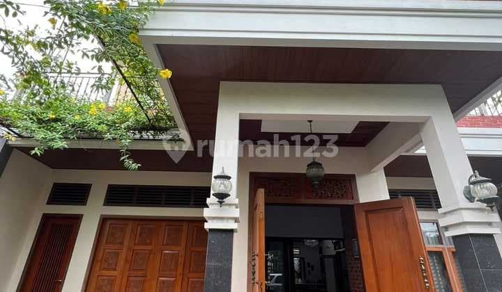 Rumah Cantik 2 Lantai Taman Depan Belakang Dikawasan Bintaro Sektor 5