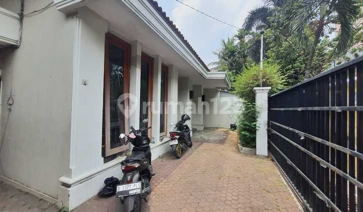 Rumah Cantik Siap Huni Berbentuk Kotak Di Salemba Jakarta Pusat