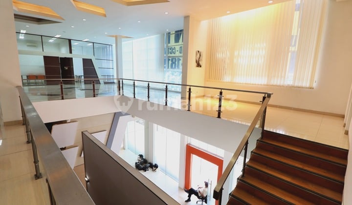 Ruang Kantor Siap Huni Bangunan Lux Mainroad Bkr