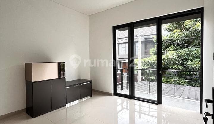 rumah cantik minimalis 2 lantai di Pondok Hijau Setiabudi