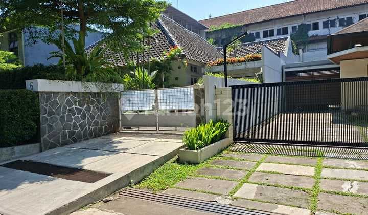 rumah siap huni lokasi premium sayap Dago