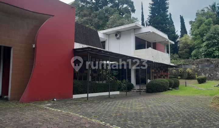 Large House Suitable for Business on Main Road Setiabudi