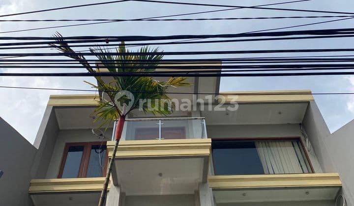 Rumah 3 Lantai bisa untuk Kantor Terawat di Antapani