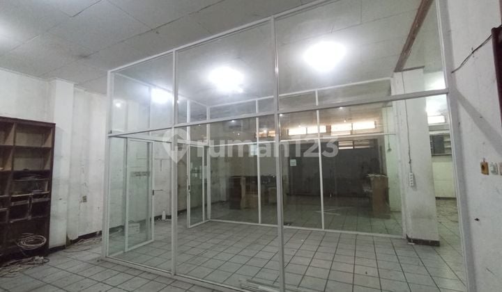 house suitable for various businesses on Buah Batu main road