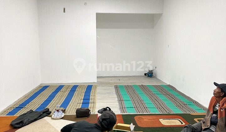 Ready-to-Operate Strategic Location by Main Road