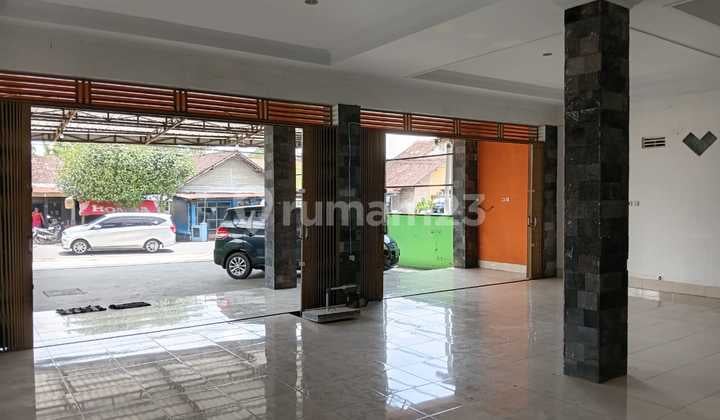 For Sale: 2-Story Shop House in Good Condition, Strategic Location in Klaten.
