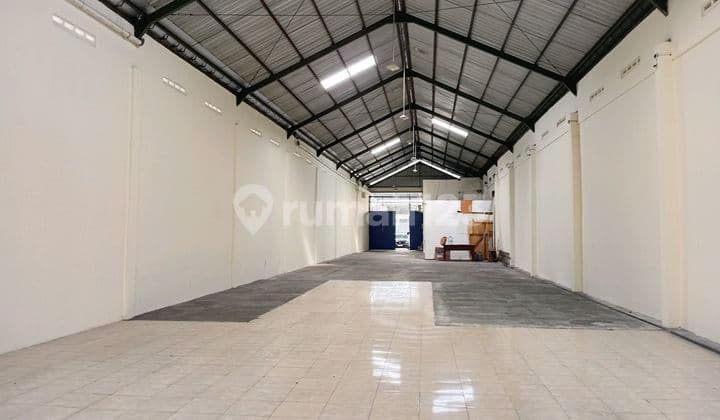 Bangunan Bagus Siap Pakai Strategis Pinggir Jalan Besar