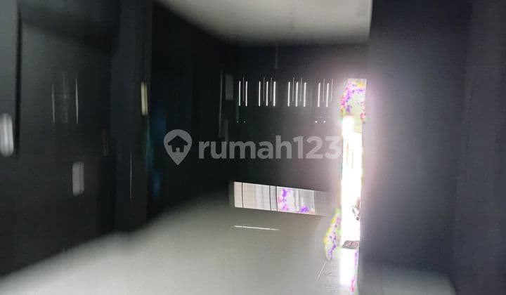 Shop House for Rent, Strategically Located by the Main Road in Berbah.