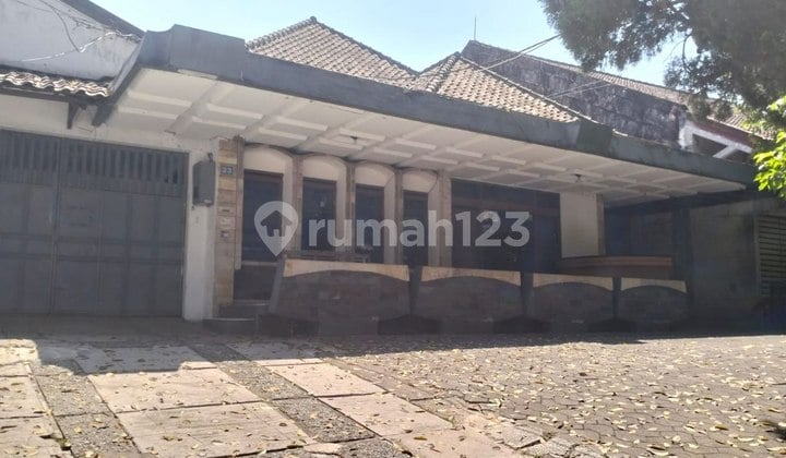 Classic House Suitable for Office in Cisangkuy Bandung