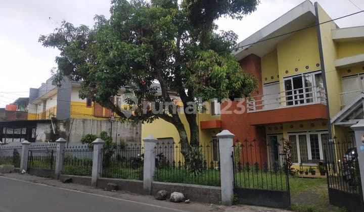 Rumah Usaha di Cikutra Kota Bnadung