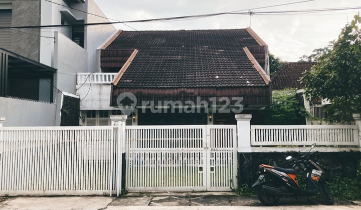 Rumah Classic di Pusat Kuliner Area Riau Kota Bandung