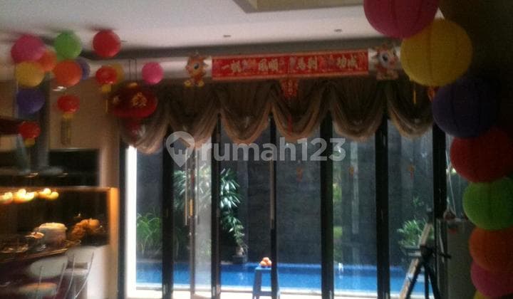 Rumah 2 Lantai Bagus Semi Furnished SHM di Cinere, Depok