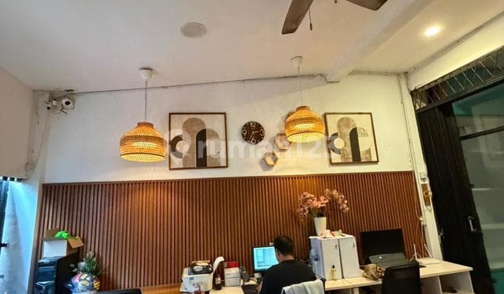 Dijual Cepat Rumah 4 Lantai Siap Pakai, Furnished, Full Interior Jl. Kebon Jeruk, Taman Sari Hayam Wuruk, Jakarta Barat