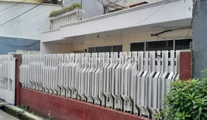 Dijual Rumah Luas Lokasi Strategis Pusat Kota di Krukut Taman Sari, Jakarta Barat