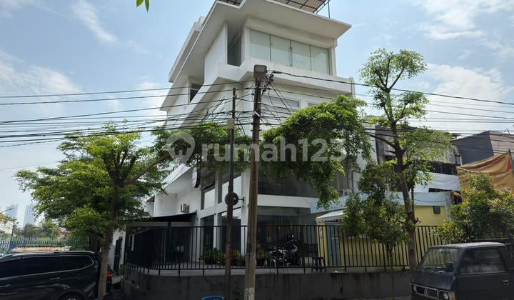 Ruko Siap Pakai Minimalis 5 Lantai Ex Kantor LT 350M2 Hoek Hadap Selatan Barat Lokasi 101+ Juice
