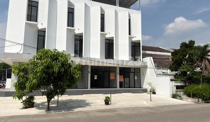 Jarang Ada Ruko Brand New Minimalis Uk 4X17 Lokasi Sangat Strategis 3.5 Lantai Hadap Utara Harga Negotersedia 2 Gandeng
