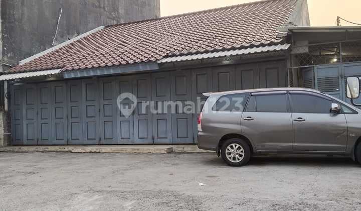 Di jual rumah sekaligus Ruang Usaha di Jl. Cirendeu raya, Tangsel