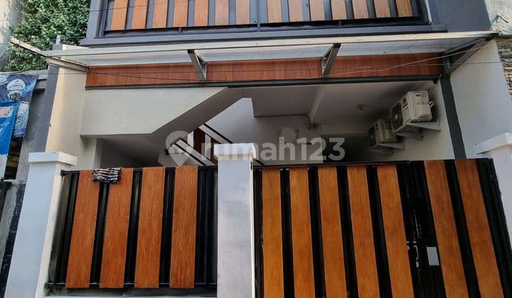 Newly built boarding house, 11 rooms and always full