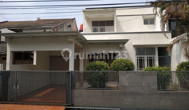 Rumah dalam komplek lingkungan tenang