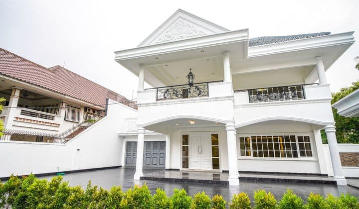 Rumah mewah 2 lantai di Jl. Bangka, Mampang Prapatan, Jakarta Selatan