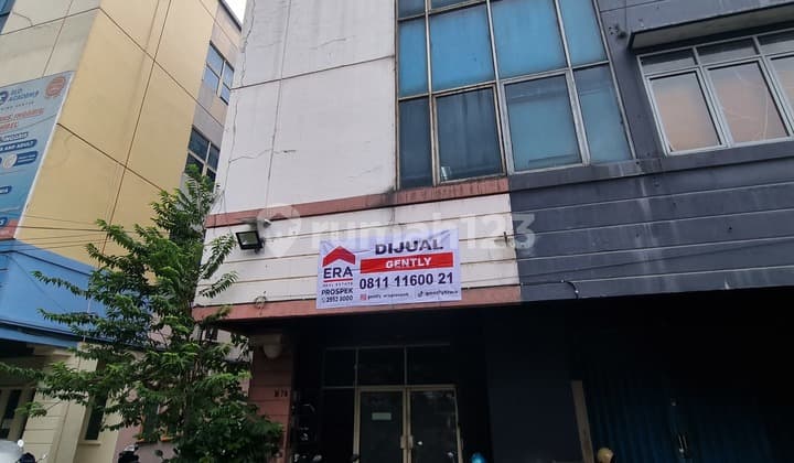 Rukan 4 Lantai, Posisi Hoek, Mempunyai 2 Sisi di Meruya Utara