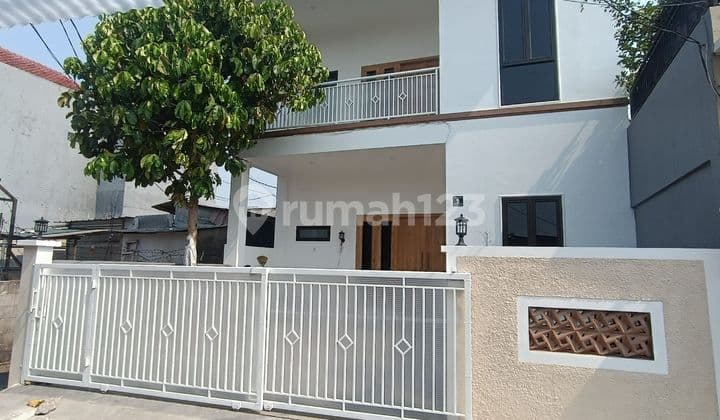 Rumah 2 Lantai Baru Di Jalan Pahlawan, Kebun Jeruk, Jakarta Barat
