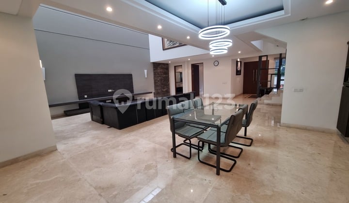Rumah Mewah 2 Lantai, Lokasi Strategis di Kuningan Jakarta Selatan