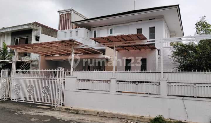 Rumah 2 Lantai. Shm Di Intercon. Kebon Jeruk. Jakrta Barat