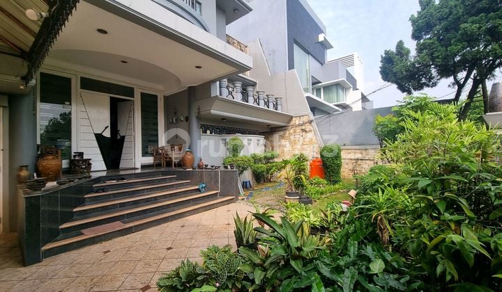 Rumah 2 Lantai, Dengan Row Jalan Lebar, Posisi Hook Di Taman Aries Jakarta Barat