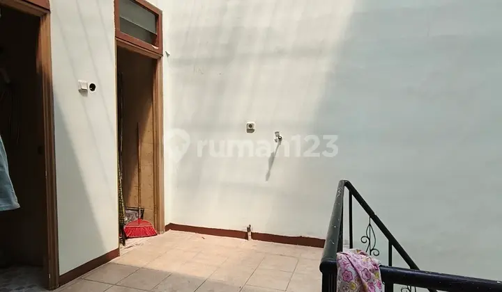 Kos Kosan 10 Kamar Ada Kamar Mandi Dalam Jalan Lebar Posisi Dalam Komplek