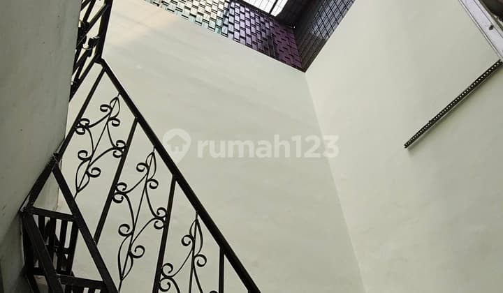 Kos Kosan 10 Kamar Ada Kamar Mandi Dalam Jalan Lebar Posisi Dalam Komplek