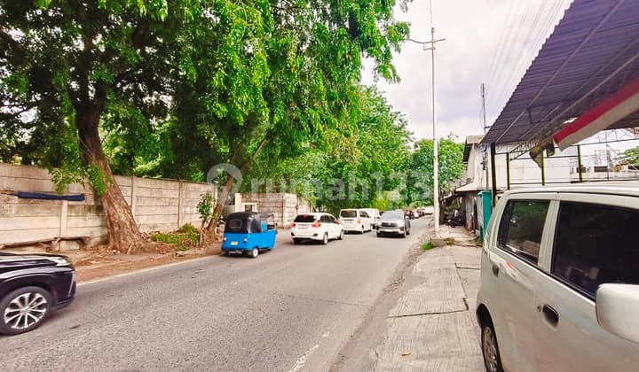 Pinggir Jalan Raya Pegangsaan Dua, Dekat Kelapa Gading