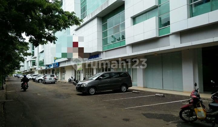 The Linq Hadap Jalan Griya Utama