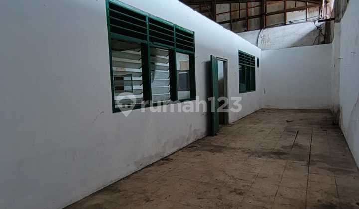 Gudang Moch Toha Jarang Ada, Dekat Akses Tol