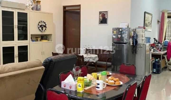 Rumah Singgasana Pradana