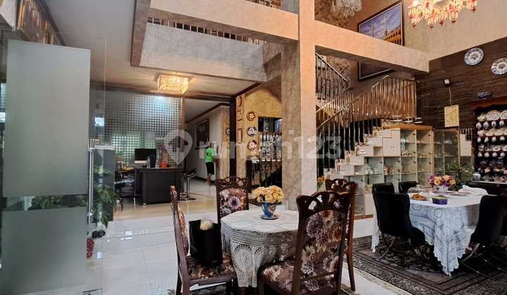 Rumah View Danau Super Mewah Kbp dengan Kolam Renang