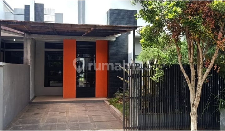 Rumah Asri Komplek di Parompong Bandung