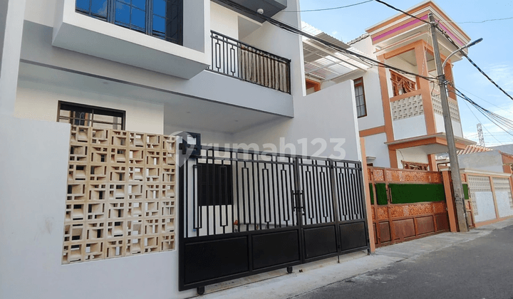 Rumah Baru Minimalis Modern Area Lubang Buaya Jakarta Timur
