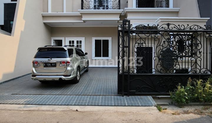 Di Jual Rumah dengan Model New Classic Duren Sawit
