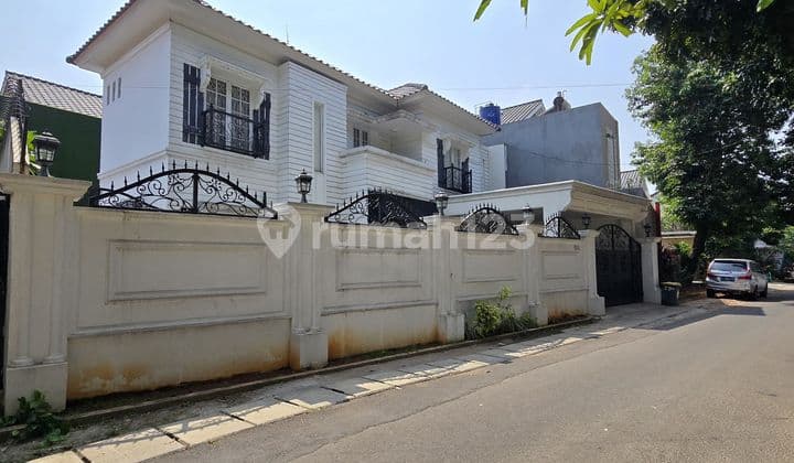 Rumah dengan Jalan Lebar Area Cipayung Jakarta Timur