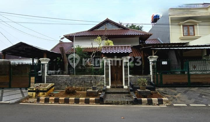 Spacious House with Land Area in Billymoon Complex