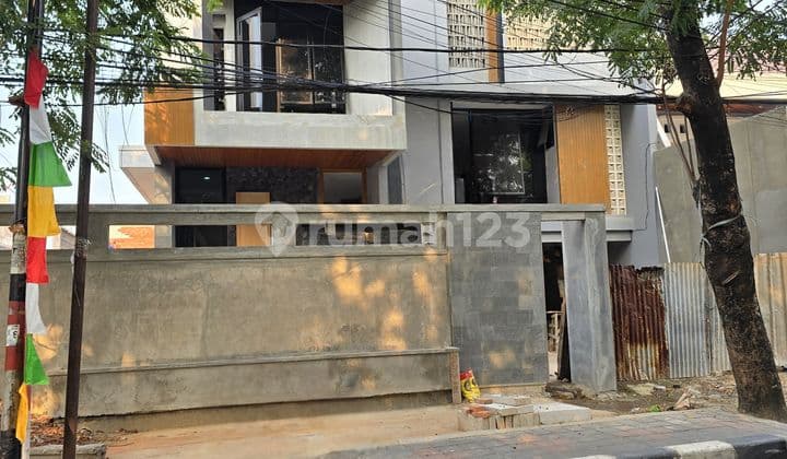 Rumah Area Duren Sawit Posisi Hook Siap Huni. Jakarta Timur