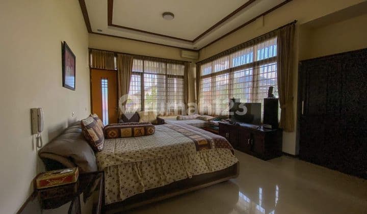 Dijual rumah bagus 2 lantai di area Turangga