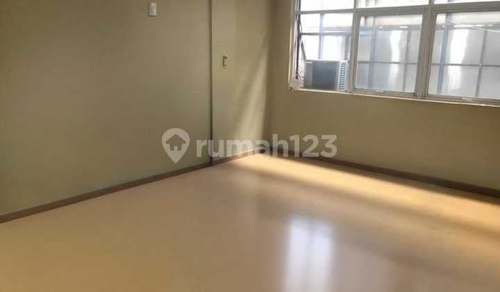Rented 4-Story Shop House in Kosambi Strategic Location